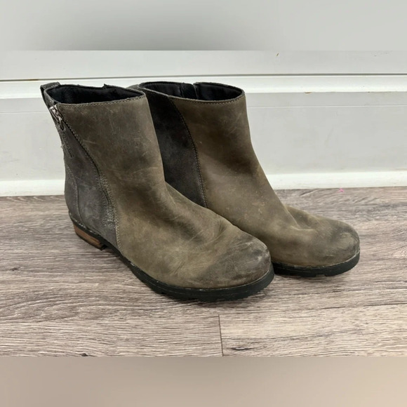 Womens Sorel Emelie Zip Bootie - Picture 3 of 6